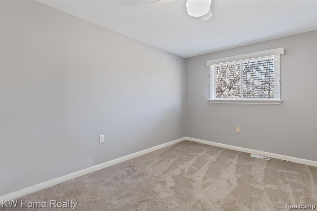 3989 ROYAL Avenue, Berkley, MI 48072 — Photo 22