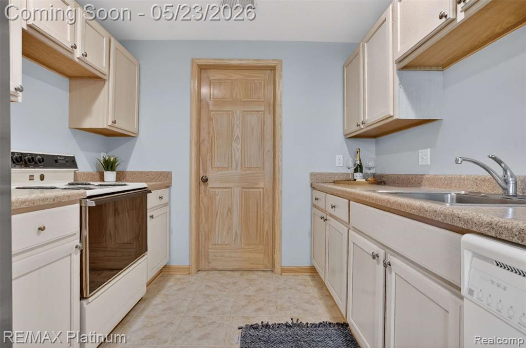 59360 Foxpointe Lane, South Lyon, MI 48178 — Photo 39