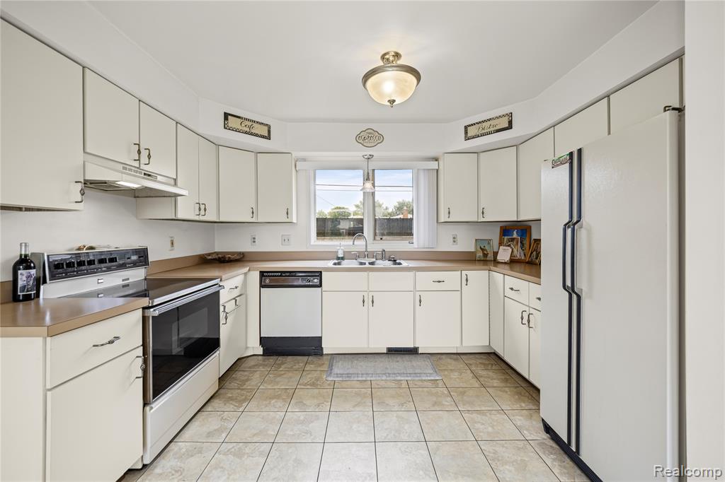 5274 E 14 Mile Road, Warren, MI 48092 — Photo 12