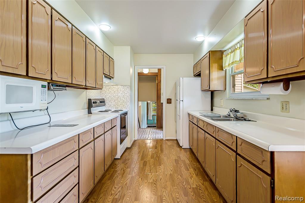 1165 Camelot Drive, Pinckney, MI 48169 — Photo 6