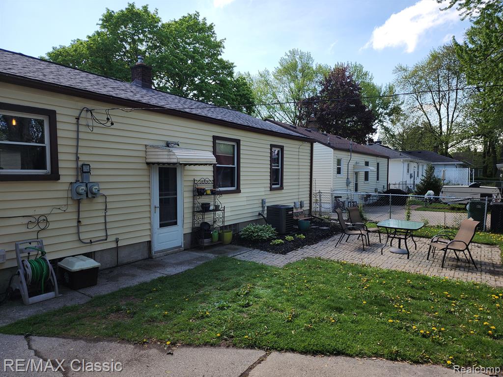 621 SYMES Avenue, Royal Oak, MI 48067 — Photo 41