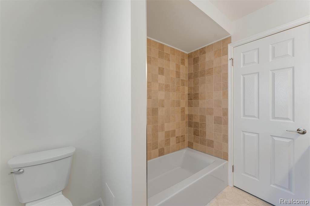 43303 Aspen Drive, Sterling Heights, MI 48313 — Photo 23