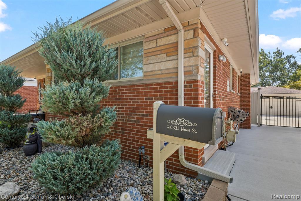 26331 Hass Street, Dearborn Heights, MI 48127 — Photo 30