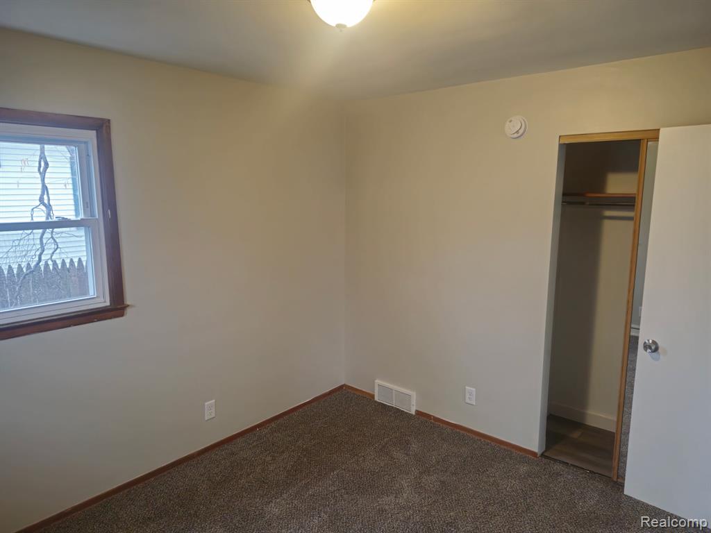 912 Markham Street, Flint, MI 48507 — Photo 8