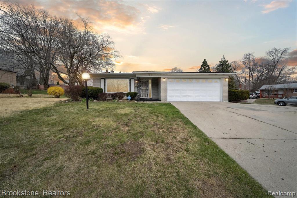 400 JOSLYN Avenue, Pontiac, MI 48342 — front exterior
