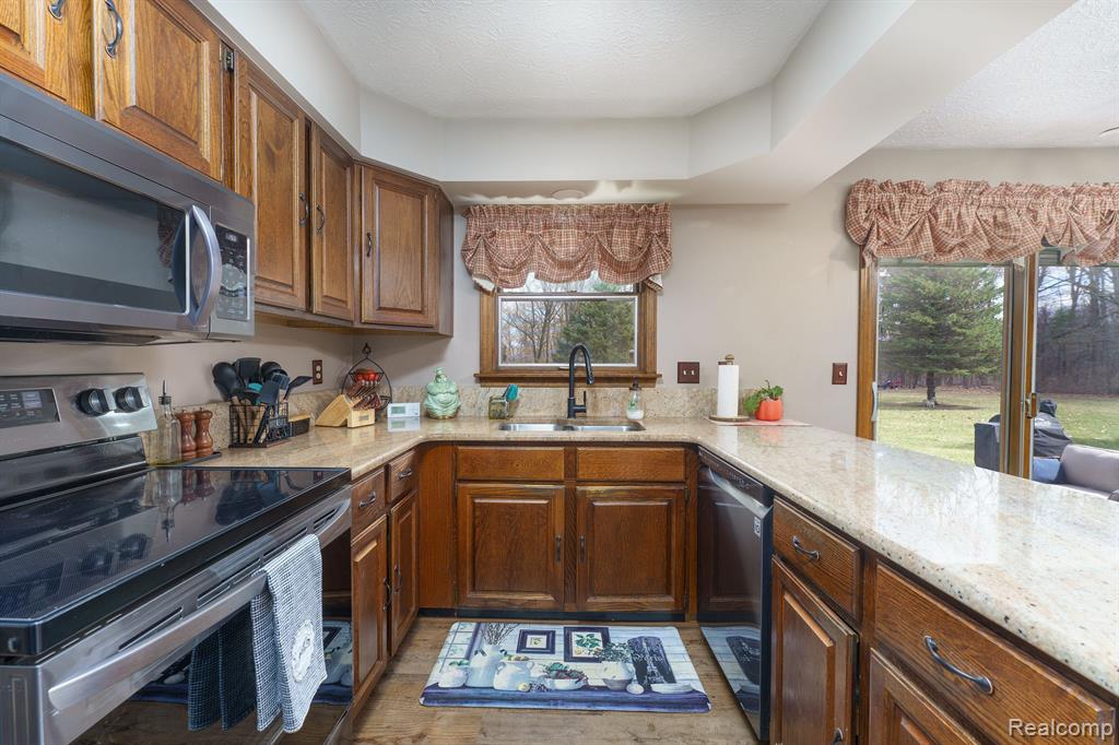 6300 VICTORIA Court, Fenton, MI 48430 — Photo 17