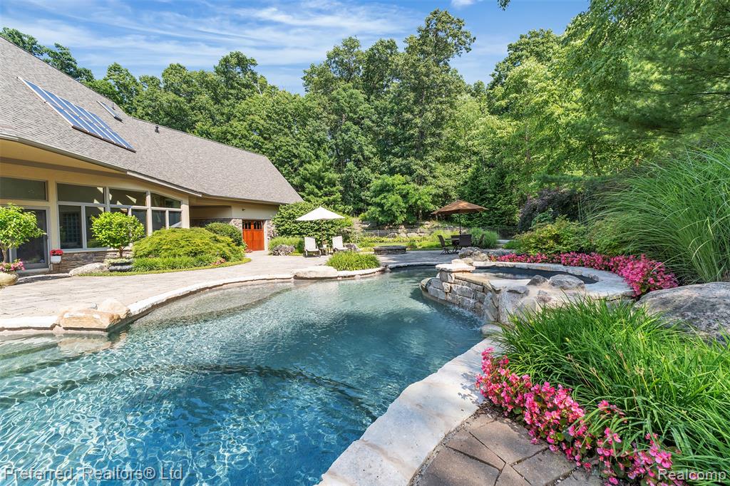 12196 Woodline Drive, Fenton, MI 48430 — Photo 87