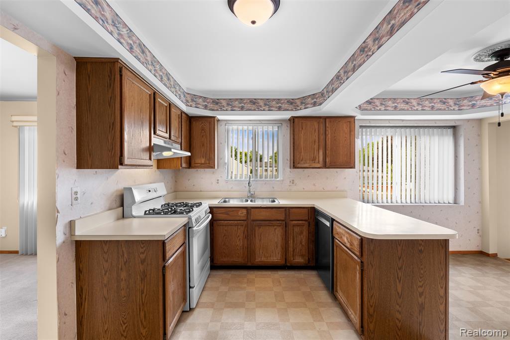 4210 Wingate Drive, Sterling Heights, MI 48310 — Photo 16