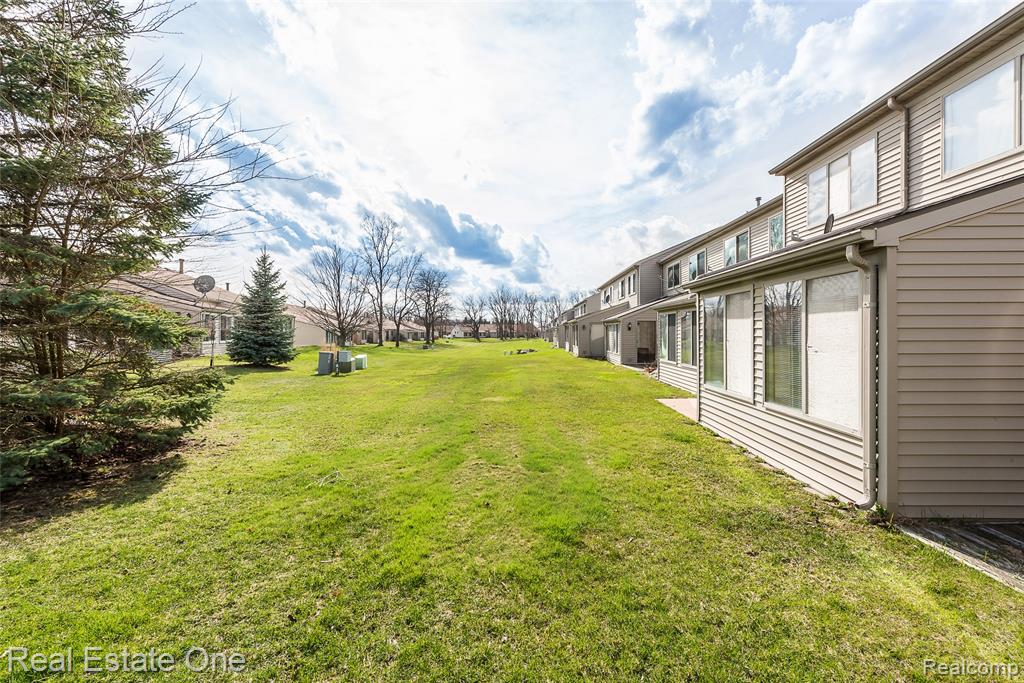 62360 Arlington Circle, 2, South Lyon, MI 48178 — Photo 38