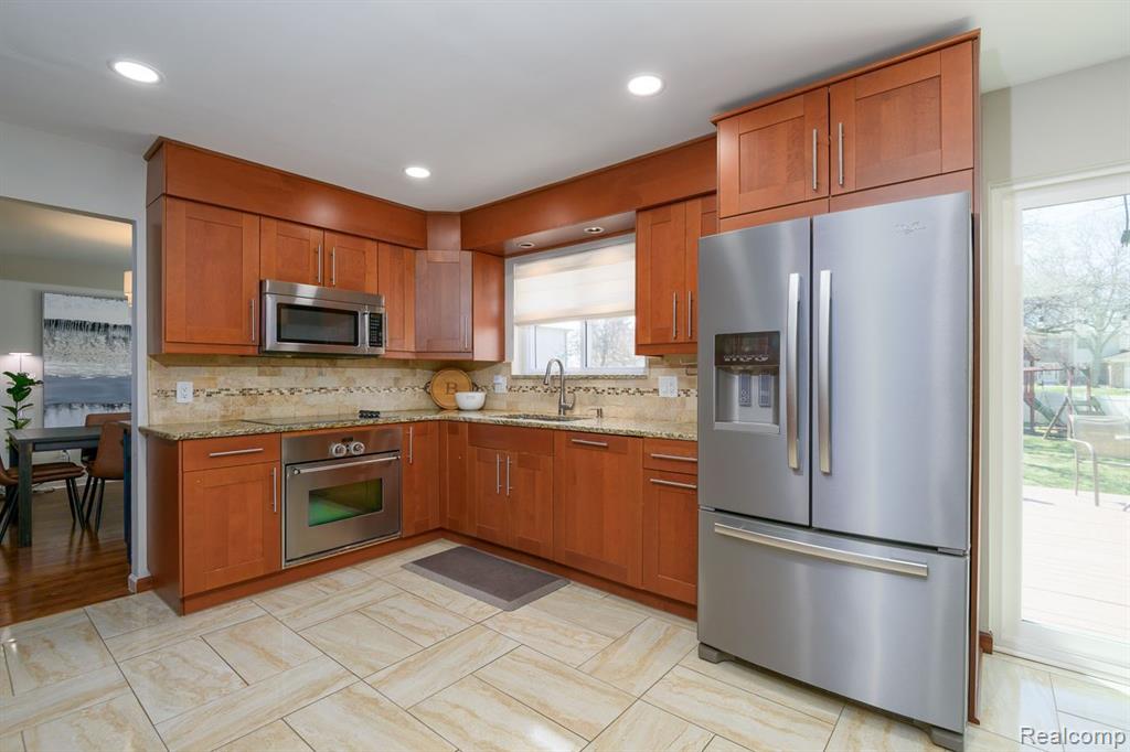 5369 Greendale Drive, Troy, MI 48085 — Photo 6