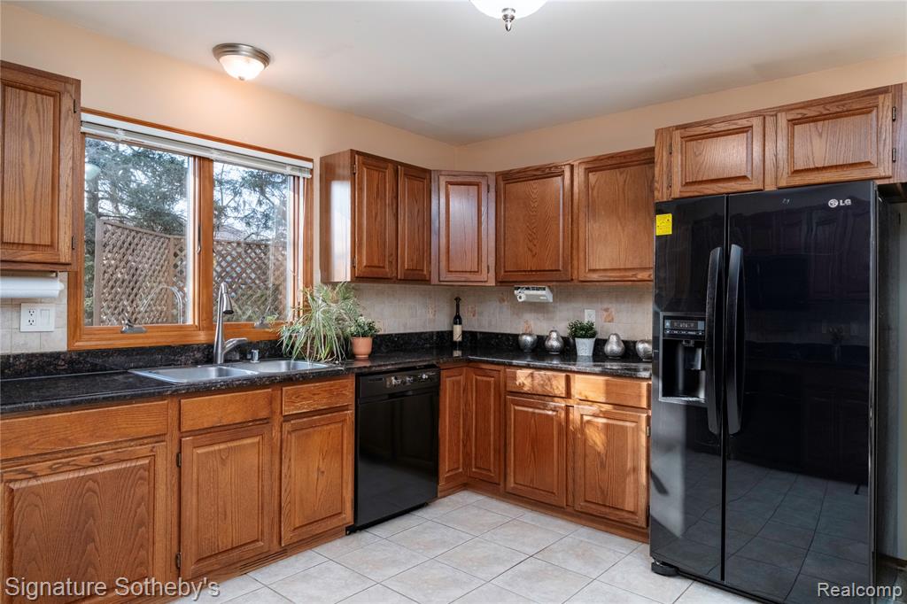 16819 Country Knoll Drive, Northville, MI 48168 — Photo 18