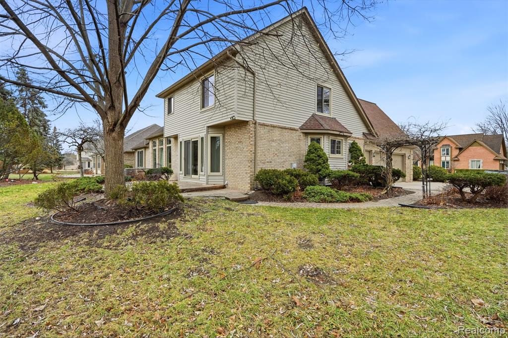42739 Pond View Drive, Sterling Heights, MI 48314 — Photo 52