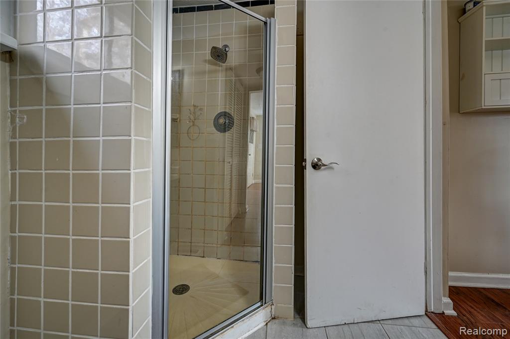 969 Dunreath Street, Walled Lake, MI 48390 — Photo 15