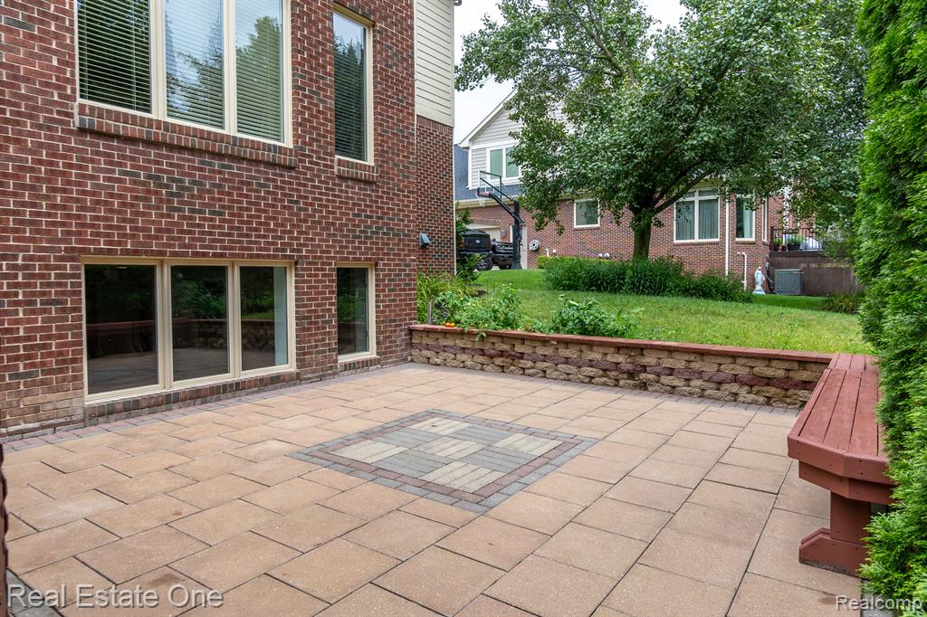 18090 Peninsula Way, Northville, MI 48168 — Photo 92