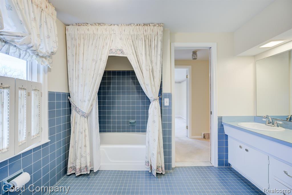 702 PARKMAN Drive, Bloomfield Hills, MI 48304 — Photo 31