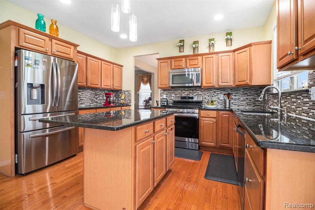 829 Grandview Drive, Commerce Twp, MI 48390 — Photo 10