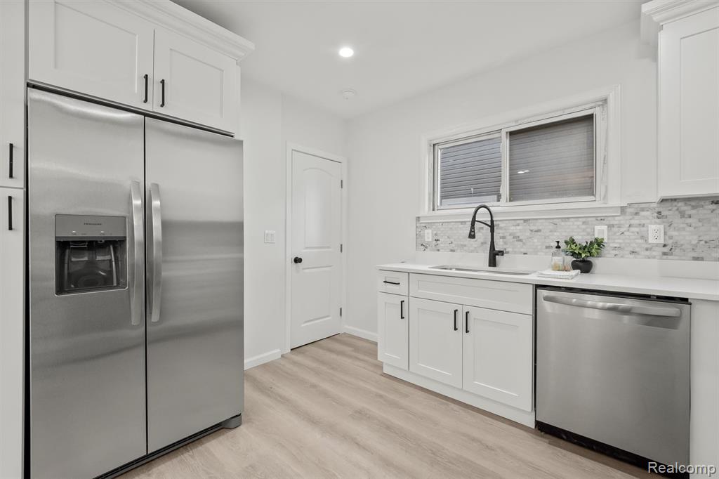 716 Hawthorn Avenue, Royal Oak, MI 48067 — Photo 11