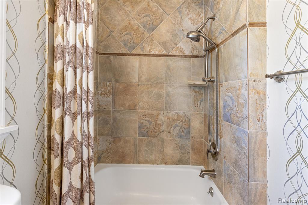 110 Nakota Street, Commerce Twp, MI — Photo 8