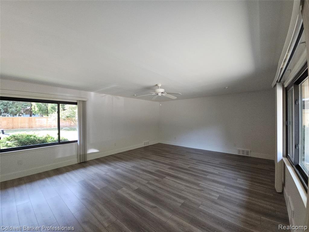 58540 Grand River Avenue, New Hudson, MI 48165 — Photo 22