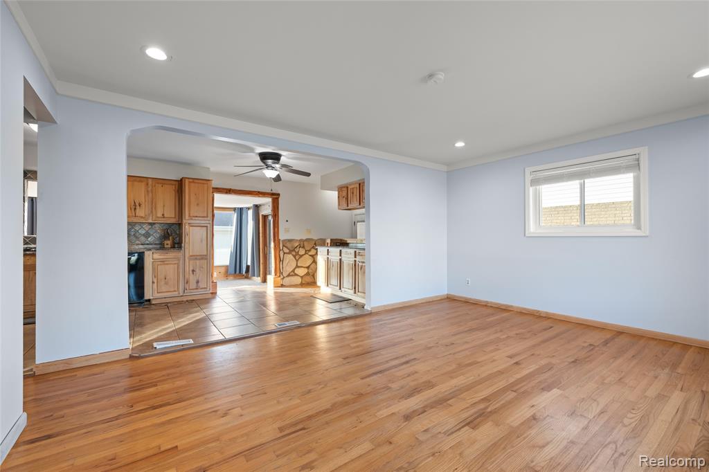 27228 Weddel Avenue, Brownstown, MI 48183 — Photo 4