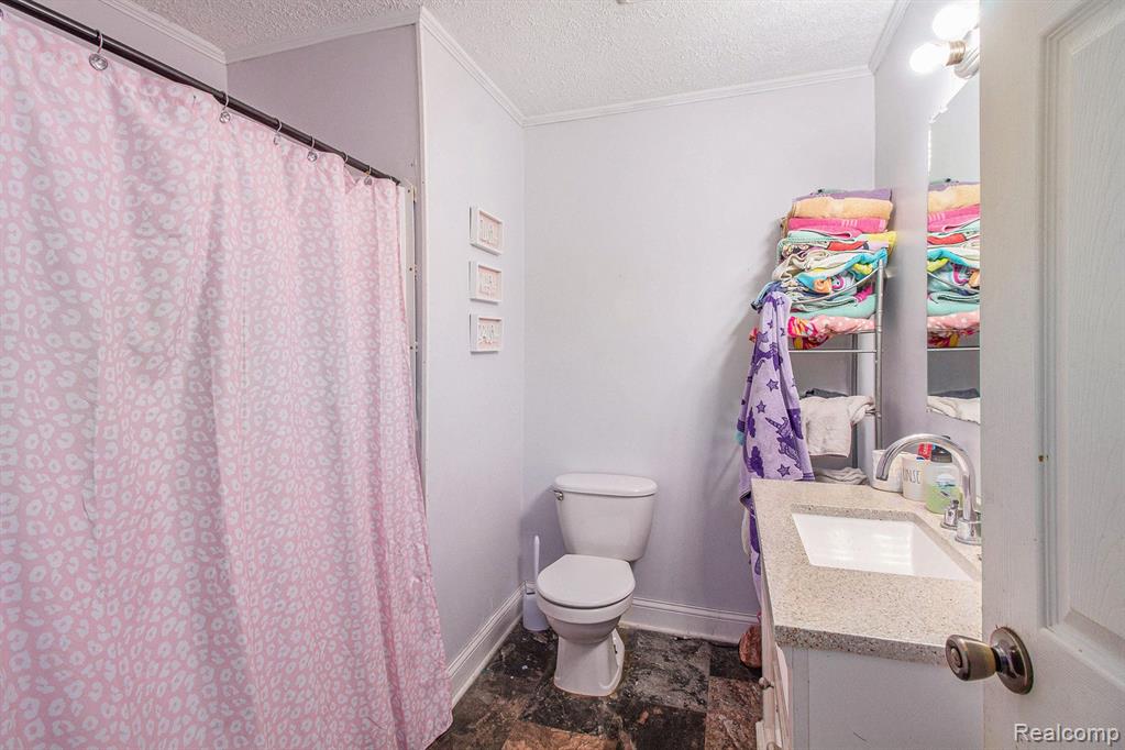 6105 SARATOGA Lane, Flint, MI 48506 — Photo 13