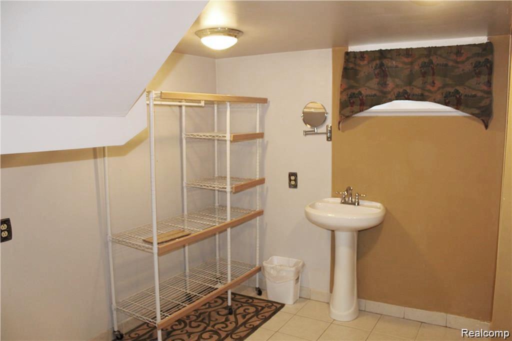 6272 W Court Street, Flint, MI 48532 — Photo 26