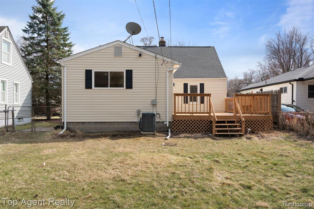 3986 BEECHGROVE Drive, Waterford, MI 48328 — Photo 23
