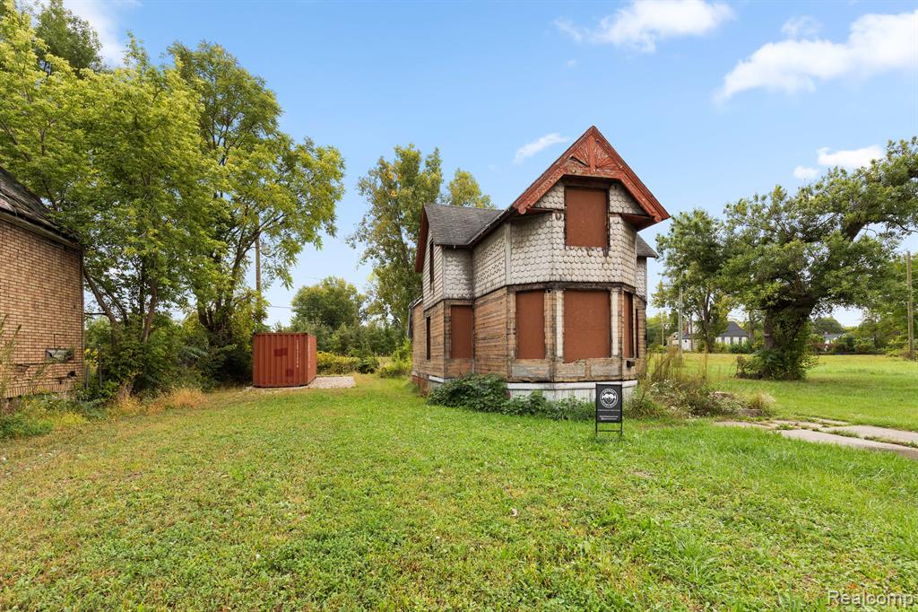 8864 Charlevoix St, Detroit, MI 48214 — front exterior
