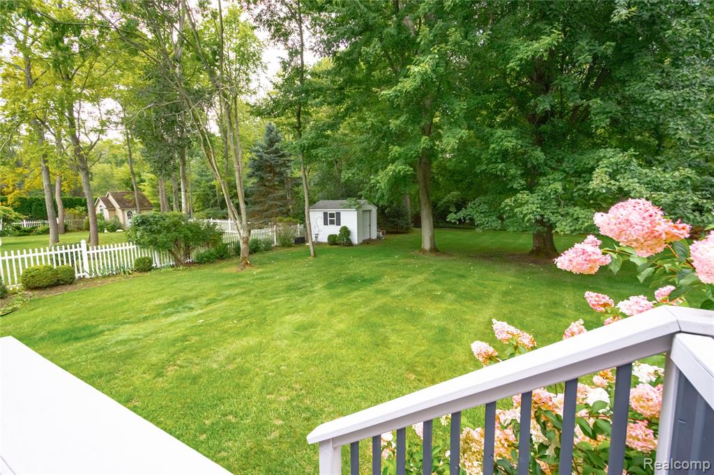 5429 Shorewood Drive, Fort Gratiot, MI 48059 — Photo 8
