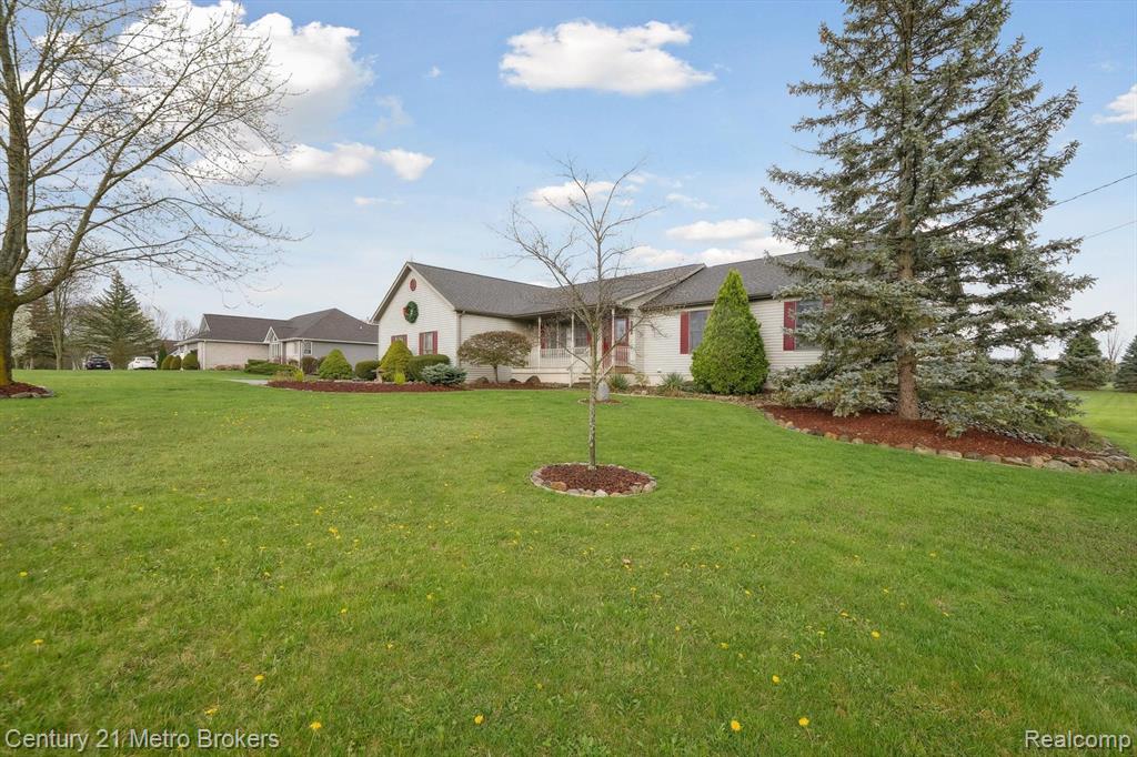 6452 E MAPLE Avenue, Grand Blanc, MI 48439 — Photo 3