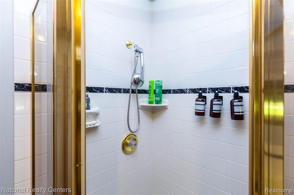 8706 Buckland Drive, South Lyon, MI 48178 — Photo 23