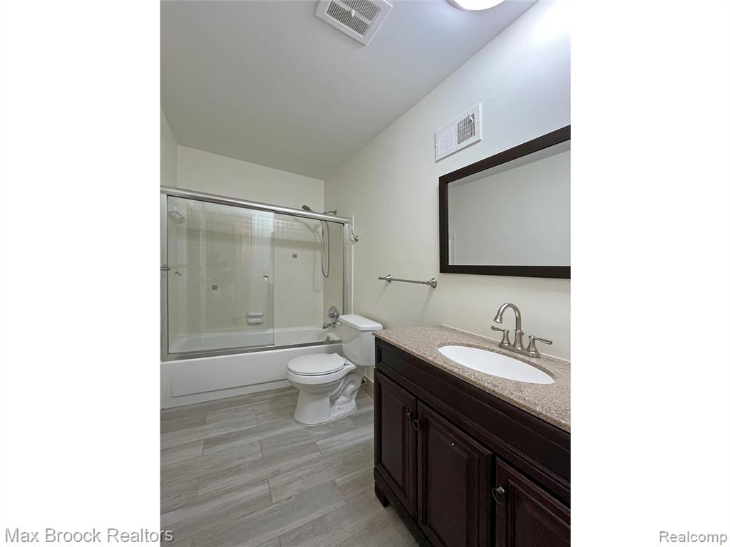 801 W LONG LAKE Road, A-4, Bloomfield Hills, MI 48302 — Photo 17