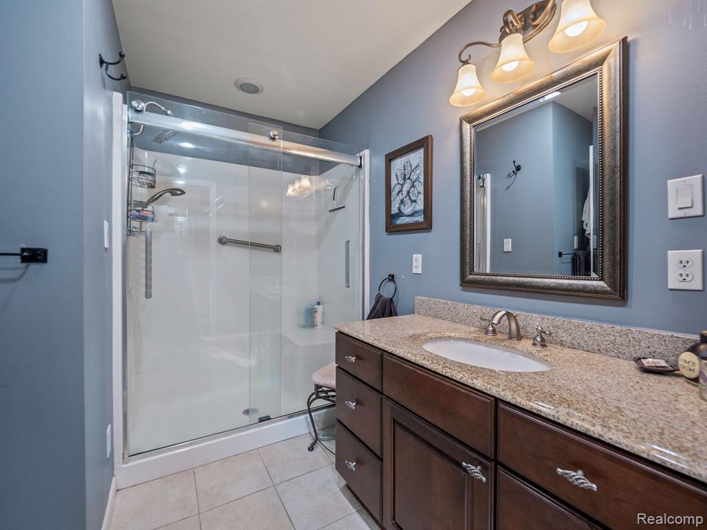 707 PINE TREE Road, Lake Orion, MI 48362 — Photo 21