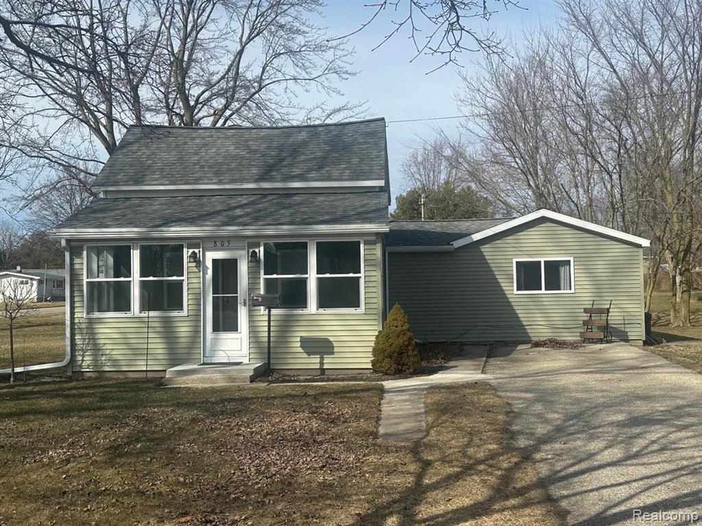 805 E HOPSON Street, Bad Axe, MI 48413 — front exterior