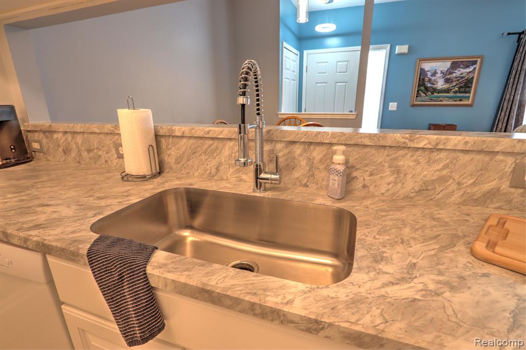 23074 FAIRLANE Boulevard, 6, Woodhaven, MI 48183 — Photo 17