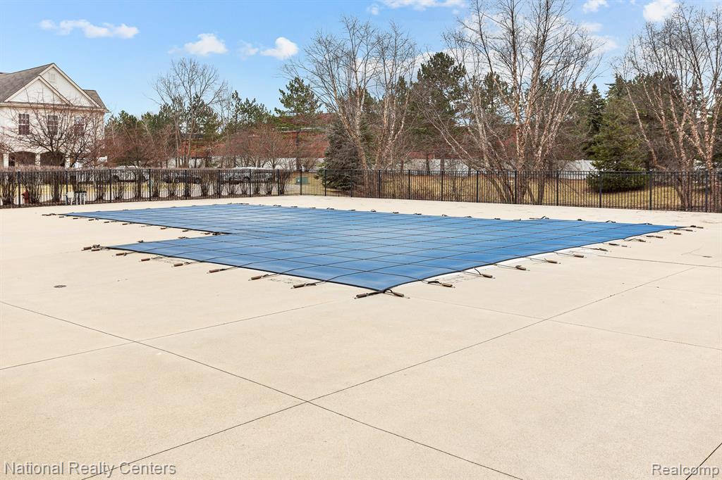 17211 Addington Drive, Commerce Twp, MI 48390 — Photo 29