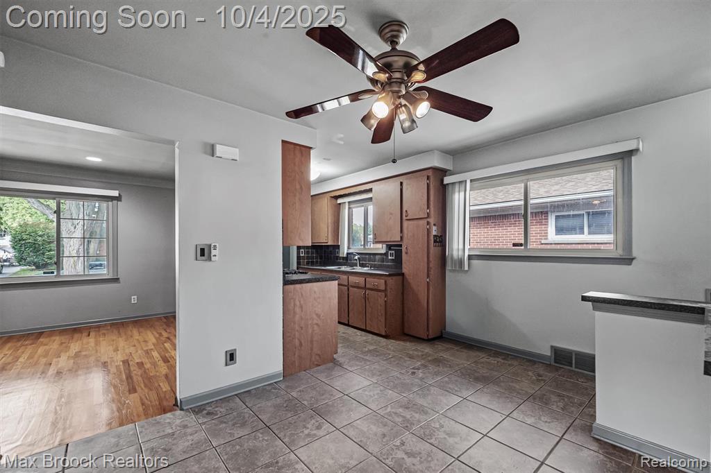 8282 Nightingale Street, Dearborn Heights, MI 48127 — Photo 10