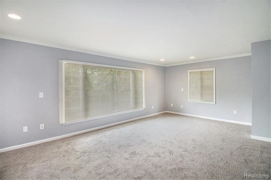 570 E KENNETT Road, Pontiac, MI 48340 — Photo 12