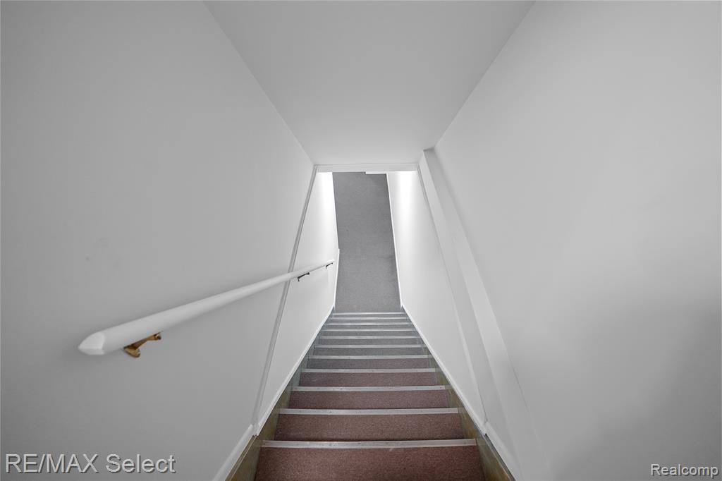 4290 Hedgethorn Circle, Burton, MI 48509 — Photo 36