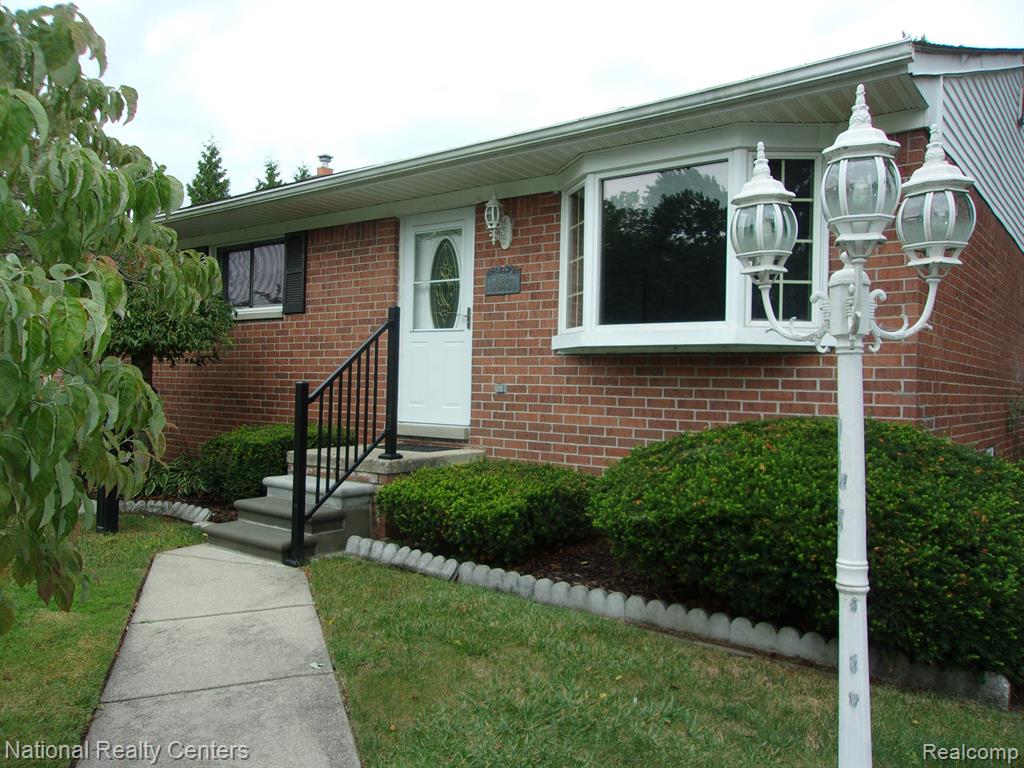 5856 HENRY RUFF Road, Garden City, MI — Photo 4