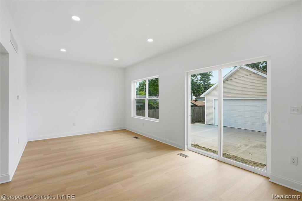 27828 Groveland Street, Madison Heights, MI 48071 — Photo 10