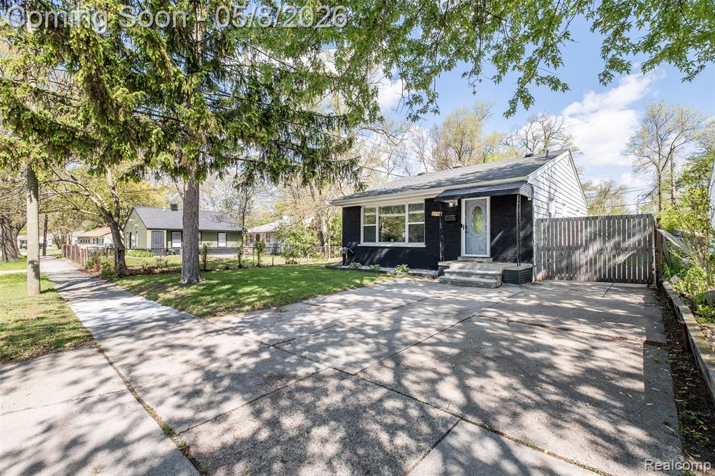 8796 Saratoga Street, Oak Park, MI 48237 — Photo 4