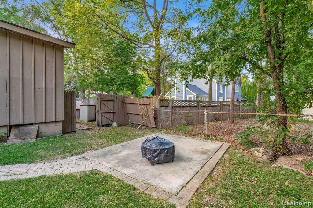 5481 Sunnycrest Drive, West Bloomfield, MI 48323 — Photo 30
