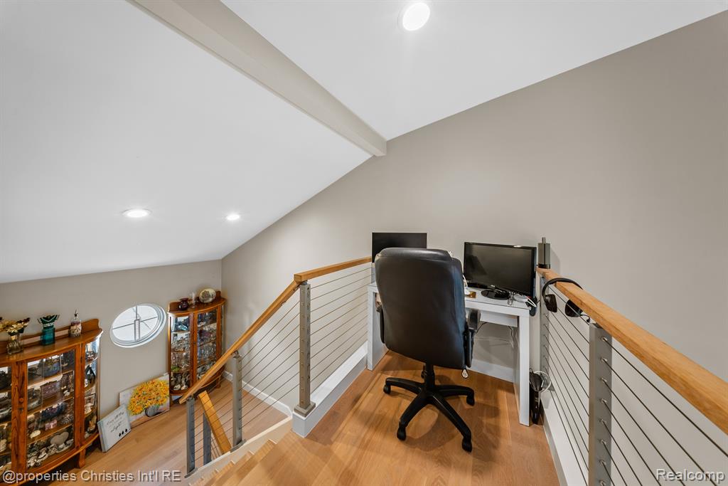 963 SANDALWOOD Drive, Troy, MI 48085 — Photo 16