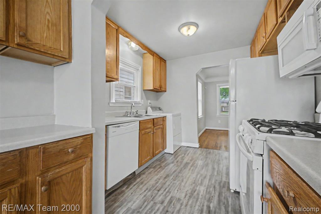 5635 Westpoint Street, Dearborn Heights, MI 48125 — Photo 10