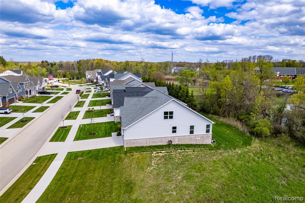 5545 Helmsdale Boulevard, West Bloomfield, MI — Photo 63