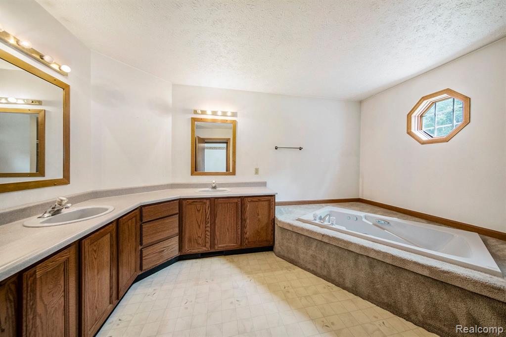 19055 SANDBORN Road, Manchester, MI 48158 — Photo 10