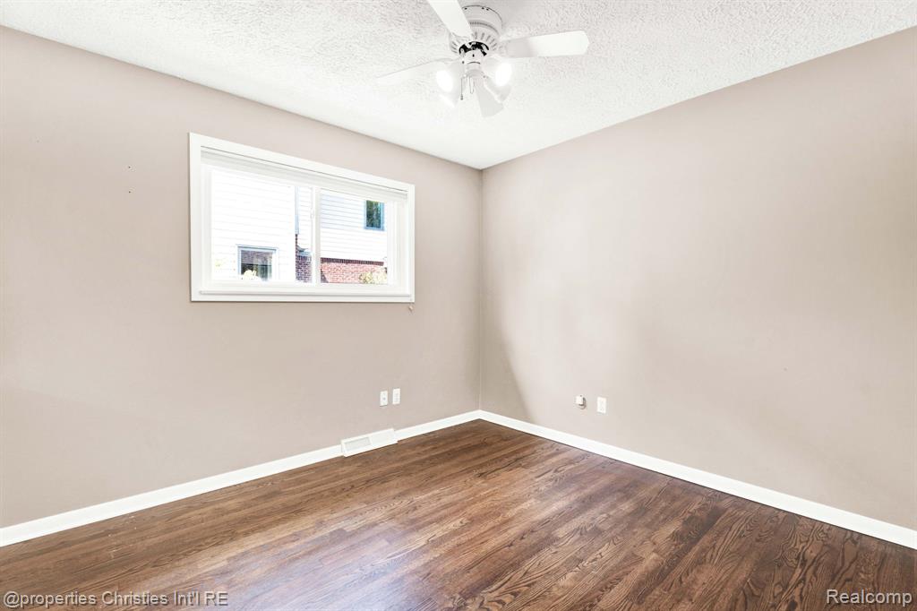 1700 MADDY Lane, Keego Harbor, MI 48320 — Photo 13