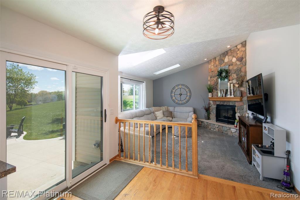 9633 Fairfax Drive W, Pinckney, MI 48169 — Photo 8