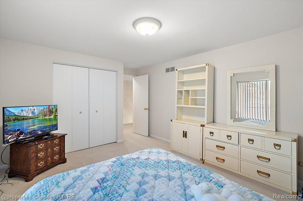 7036 Bridge Way, West Bloomfield, MI — Photo 28
